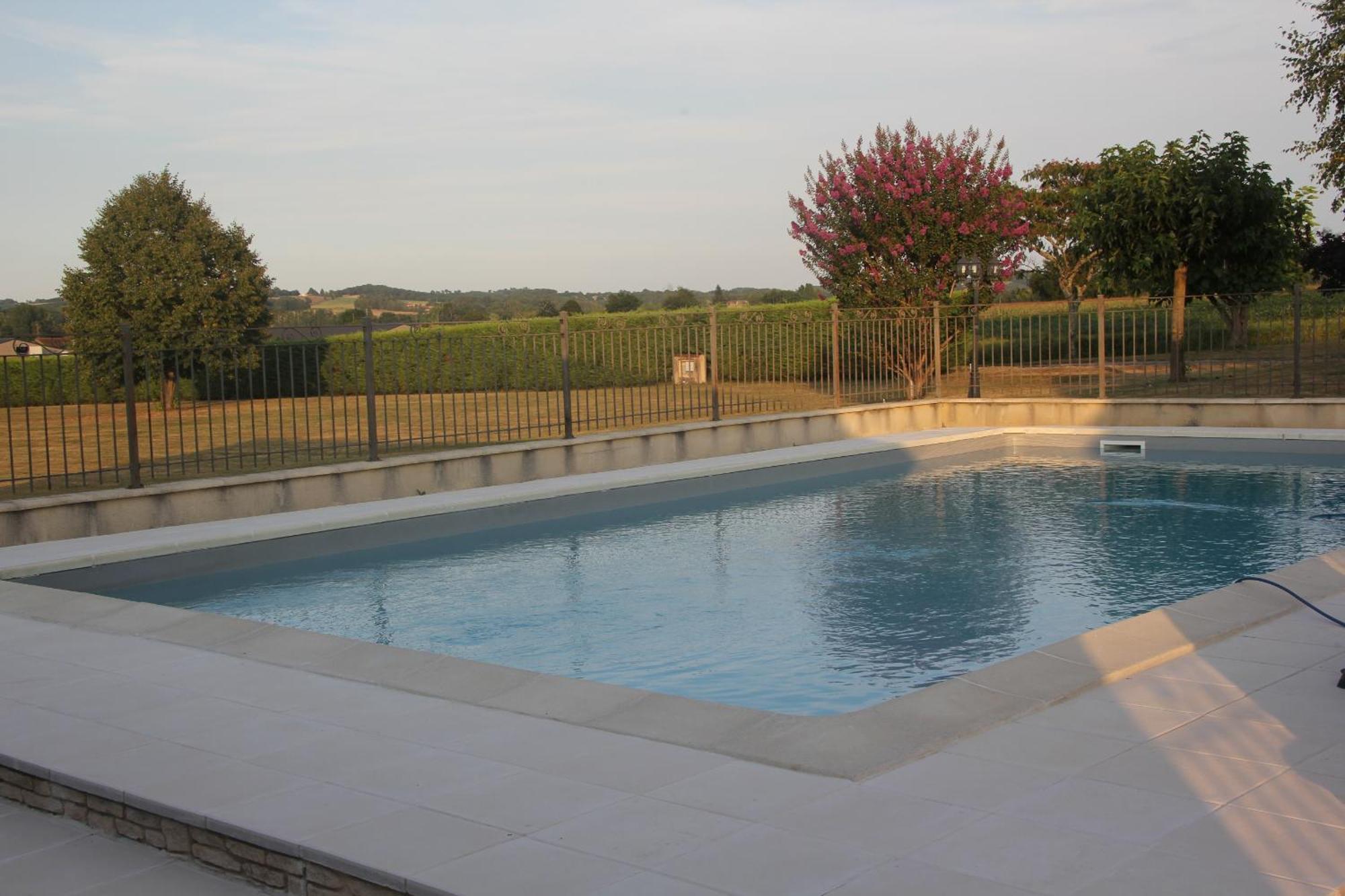 Monlezun Vila Exterior foto
